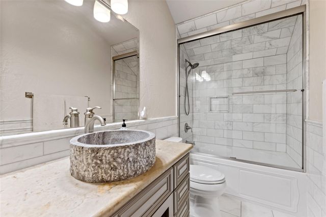 1000 River Trace Drive, Columbus, TX 78934