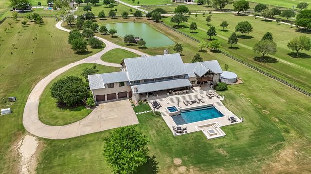 1000 River Trace Drive, Columbus, TX 78934