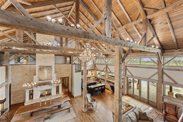 1000 River Trace Drive, Columbus, TX 78934