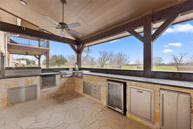 1000 River Trace Drive, Columbus, TX 78934