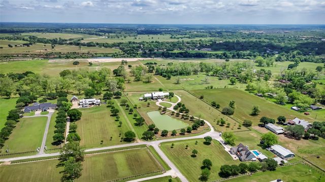 1000 River Trace Drive, Columbus, TX 78934