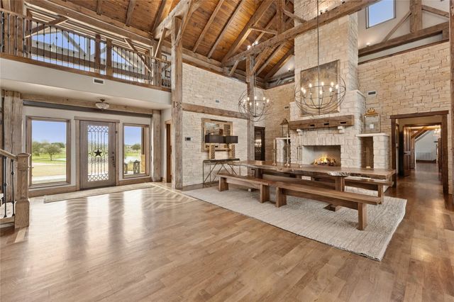 1000 River Trace Drive, Columbus, TX 78934