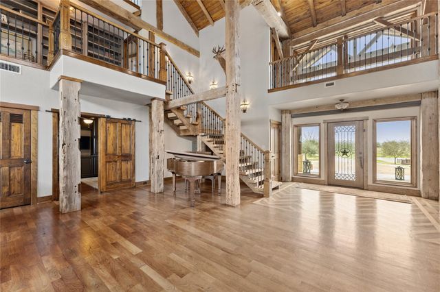 1000 River Trace Drive, Columbus, TX 78934