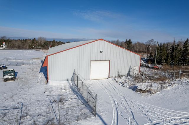 7794 Us2 Highway, Rapid River, MI 49878