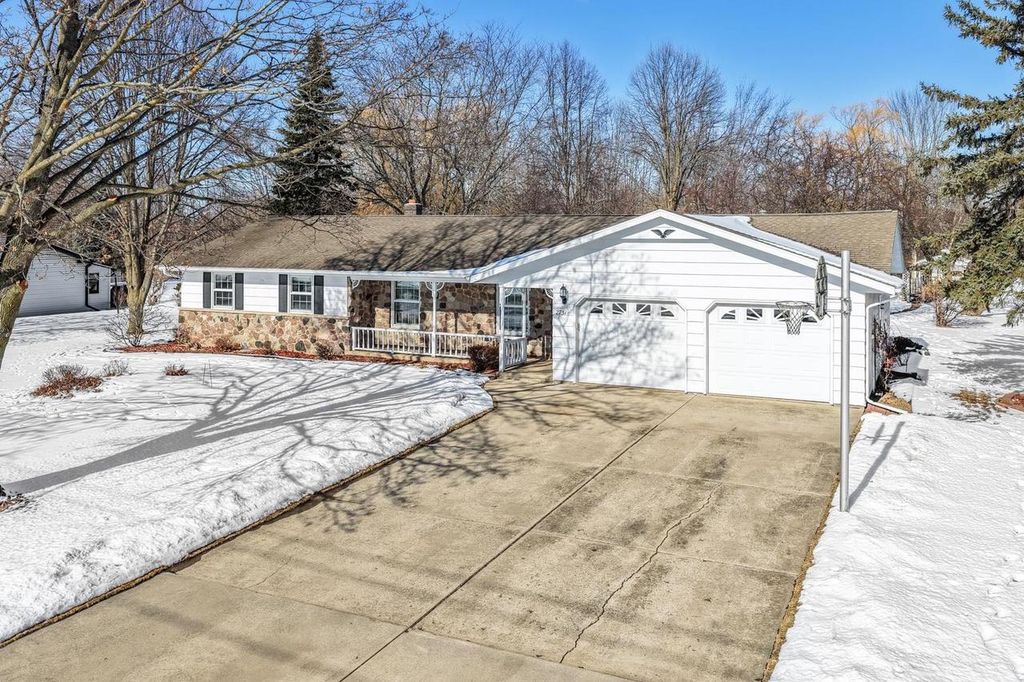 2751 ALLOUEZ AVENUE, Green Bay, WI 54311
