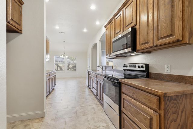 413 Lighthouse Court, Joshua, TX 76058