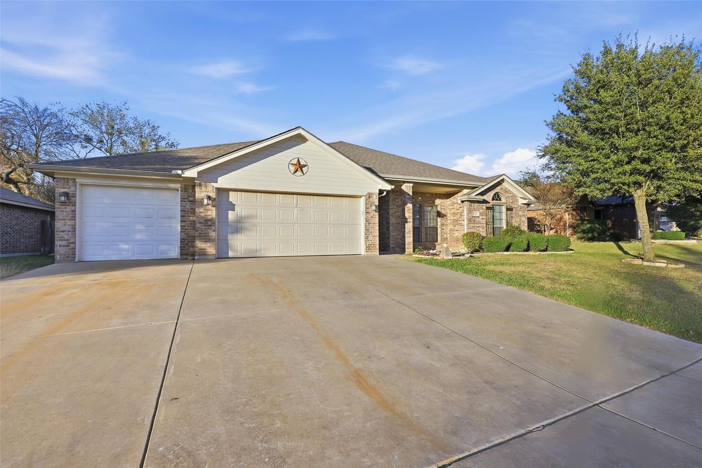 413 Lighthouse Court, Joshua, TX 76058