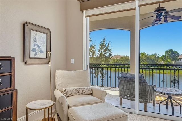 9238 Tesoro LN 203, Naples, FL 34114