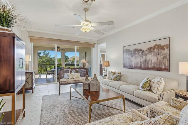 9238 Tesoro LN 203, Naples, FL 34114