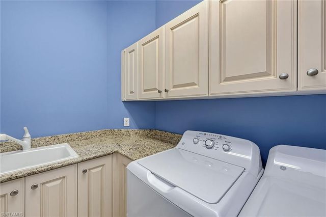 9238 Tesoro LN 203, Naples, FL 34114