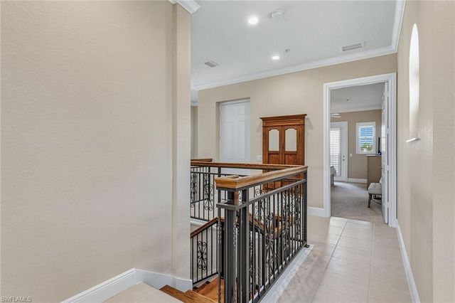 9238 Tesoro LN 203, Naples, FL 34114