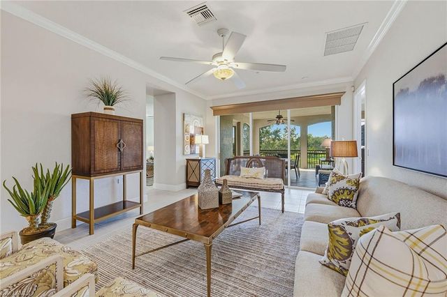9238 Tesoro LN 203, Naples, FL 34114