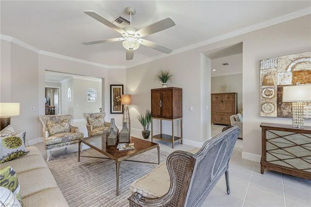 9238 Tesoro LN 203, Naples, FL 34114