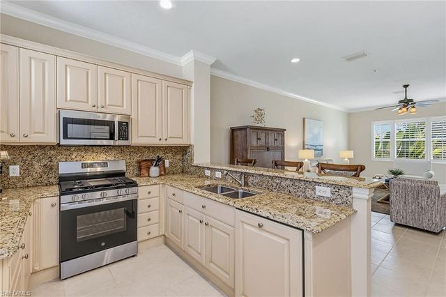 9238 Tesoro LN 203, Naples, FL 34114
