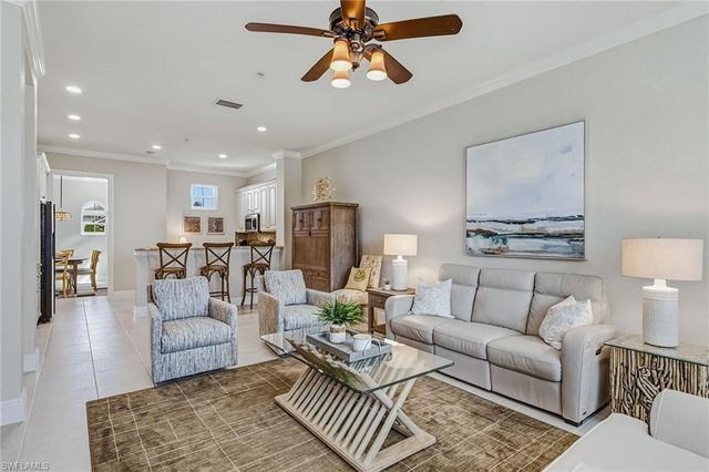 9238 Tesoro LN 203, Naples, FL 34114