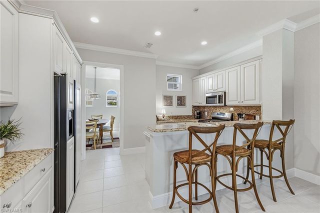 9238 Tesoro LN 203, Naples, FL 34114