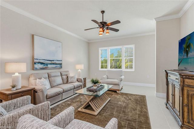 9238 Tesoro LN 203, Naples, FL 34114
