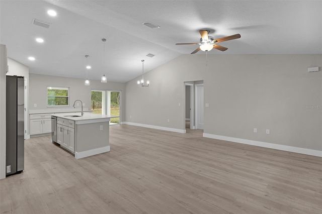 118 MALAUKA LOOP, Ocklawaha, FL 32179