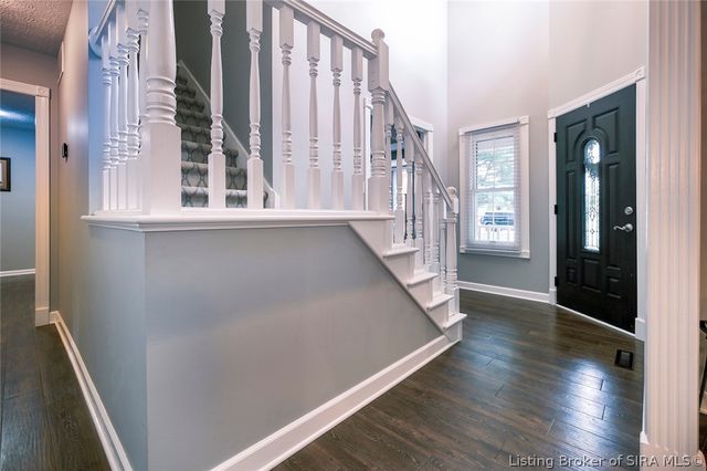 1023 Plum Ridge Drive, Sellersburg, IN 47172