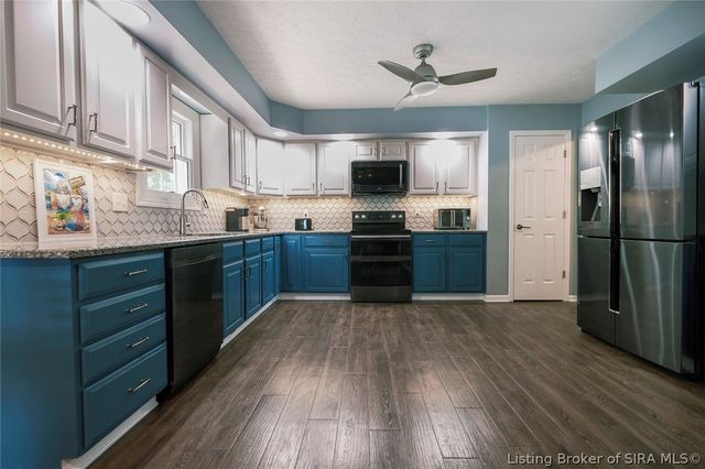 1023 Plum Ridge Drive, Sellersburg, IN 47172
