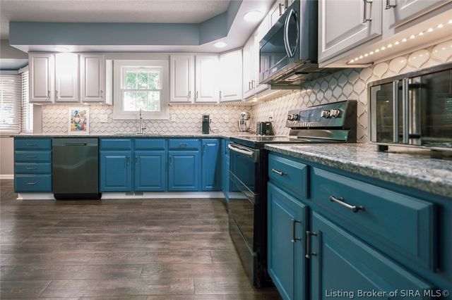 1023 Plum Ridge Drive, Sellersburg, IN 47172