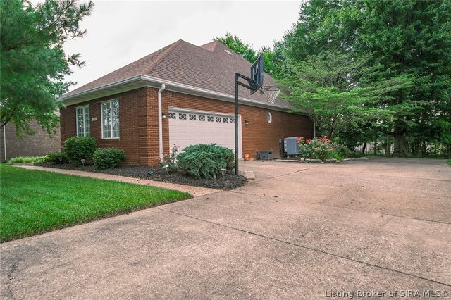 1023 Plum Ridge Drive, Sellersburg, IN 47172
