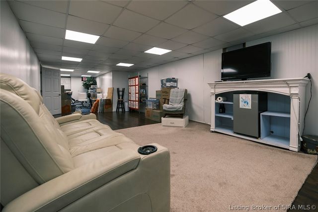 1023 Plum Ridge Drive, Sellersburg, IN 47172