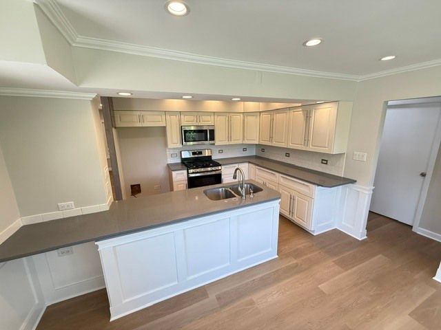 7141 Wolf Road, Indian Head Park, IL 60525