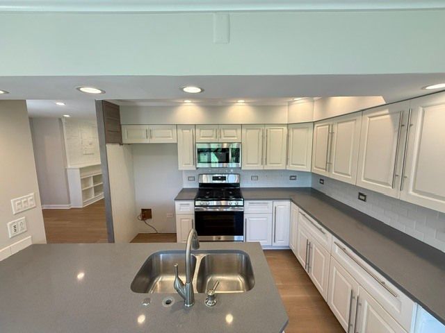 7141 Wolf Road, Indian Head Park, IL 60525
