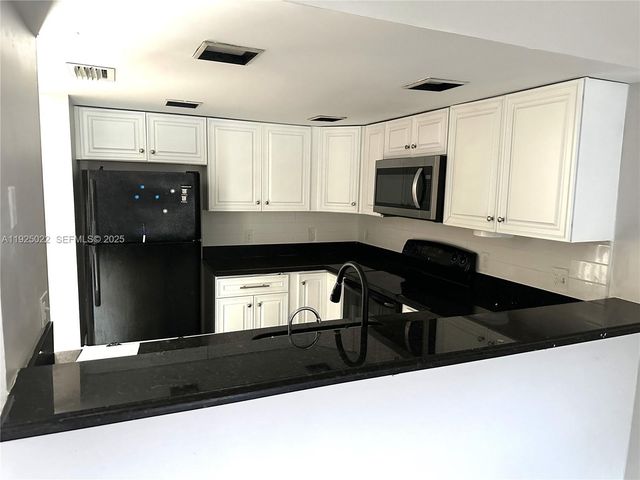 4220 SW 71st Way, Davie, FL 33314