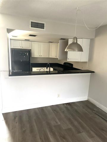 4220 SW 71st Way, Davie, FL 33314