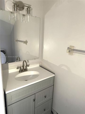 4220 SW 71st Way, Davie, FL 33314