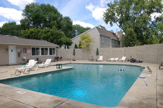 1641 Cove Court, Naperville, IL 60565