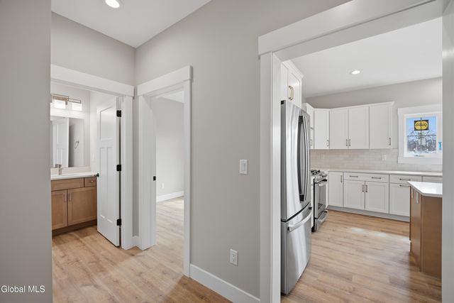 8 Royal Court, Colonie, NY 12047