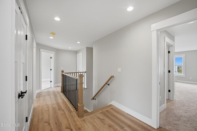 8 Royal Court, Colonie, NY 12047