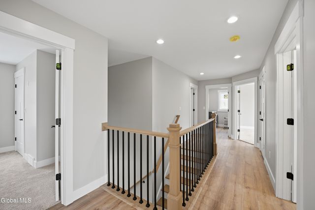 8 Royal Court, Colonie, NY 12047