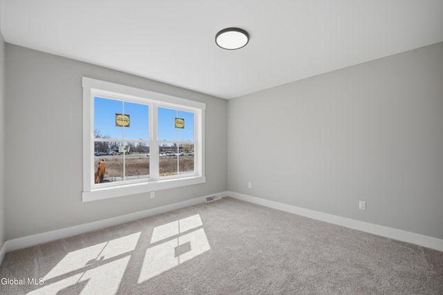 8 Royal Court, Colonie, NY 12047