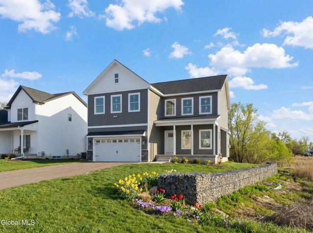 8 Royal Court, Colonie, NY 12047