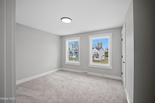 8 Royal Court, Colonie, NY 12047