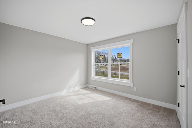 8 Royal Court, Colonie, NY 12047