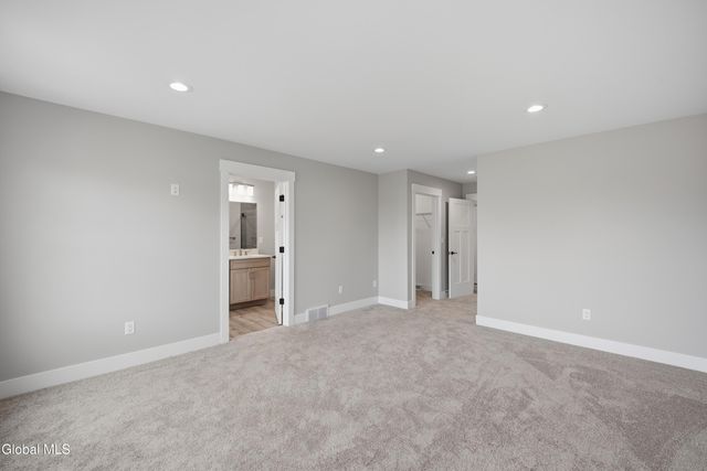 8 Royal Court, Colonie, NY 12047