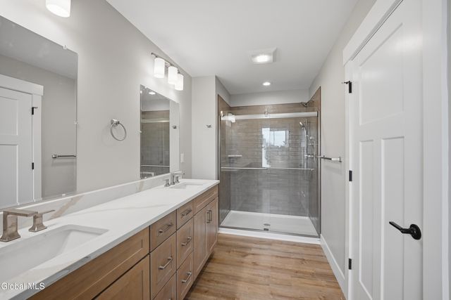 8 Royal Court, Colonie, NY 12047