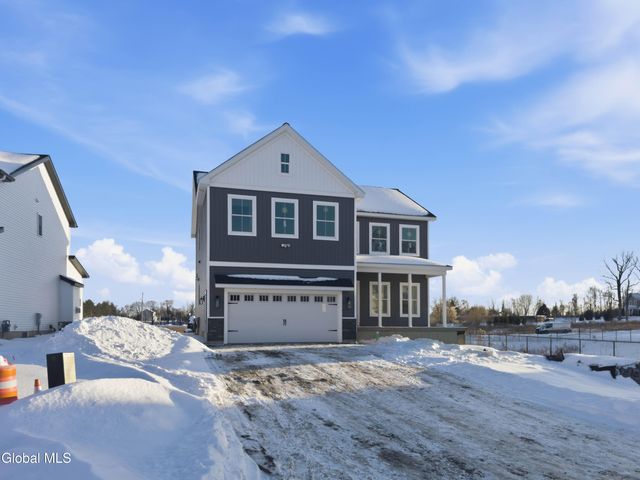 8 Royal Court, Colonie, NY 12047