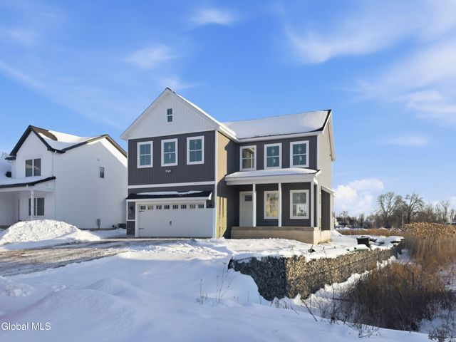 8 Royal Court, Colonie, NY 12047