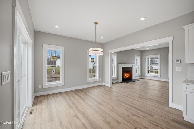 8 Royal Court, Colonie, NY 12047