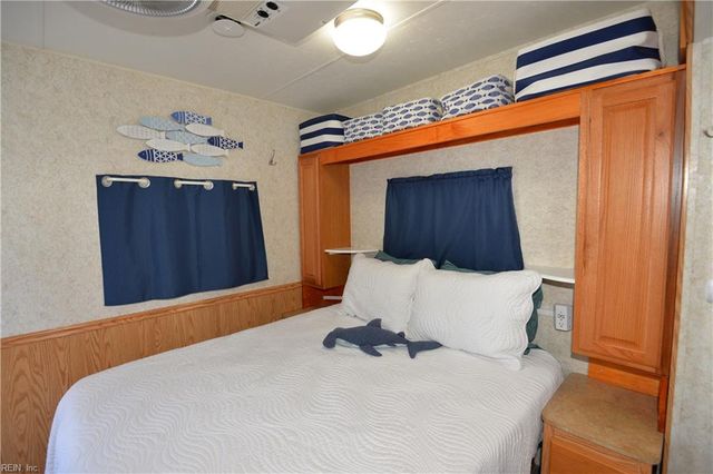 3665 Sandpiper RD # 222, Virginia Beach, VA 23456