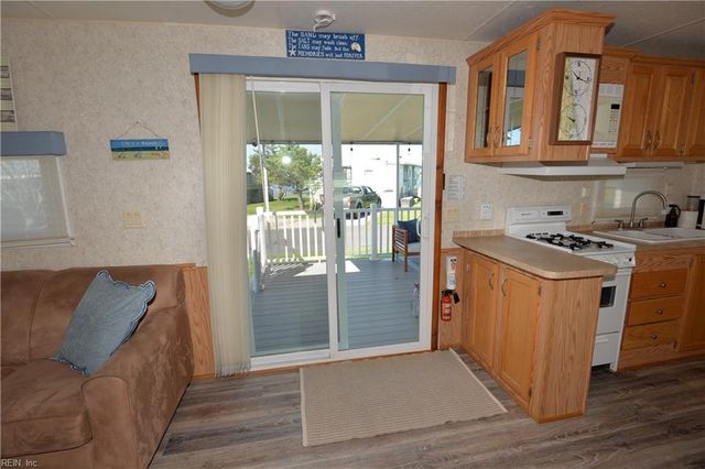 3665 Sandpiper RD # 222, Virginia Beach, VA 23456