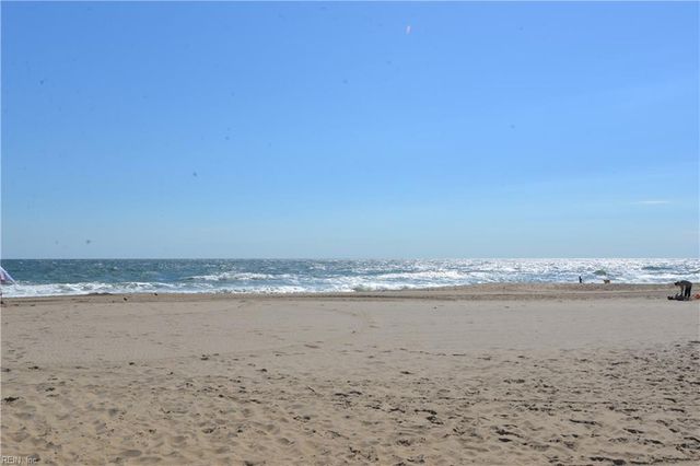 3665 Sandpiper RD # 222, Virginia Beach, VA 23456