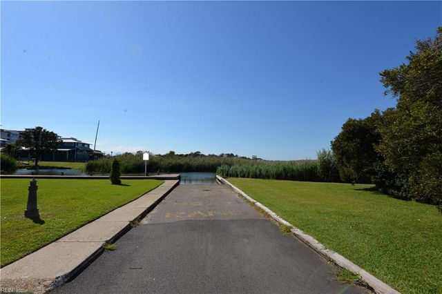 3665 Sandpiper RD # 222, Virginia Beach, VA 23456