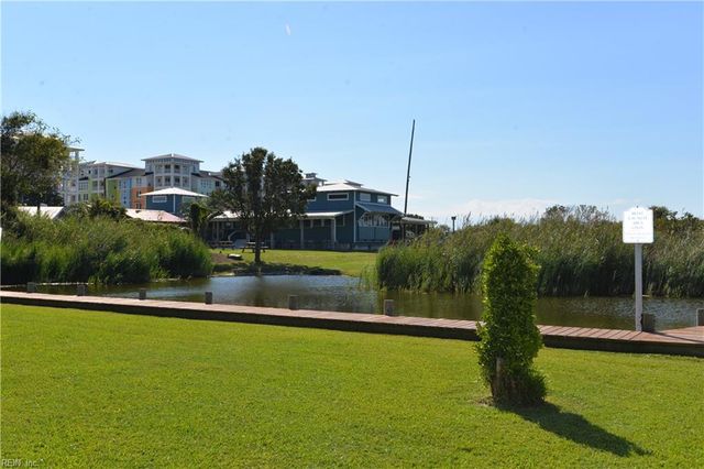 3665 Sandpiper RD # 222, Virginia Beach, VA 23456